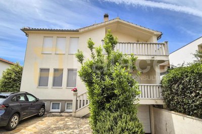 obiteljska-kuca-s-apartmanima-i-mediteranskim-vrtom-vodice_2