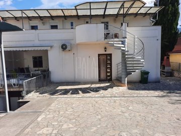 1 - Gornji Karin, Maison