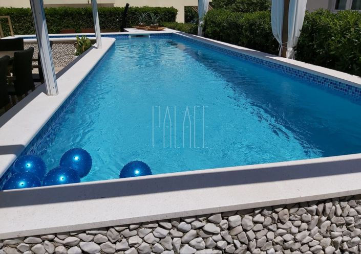 Image No.18-8 Bed House for sale