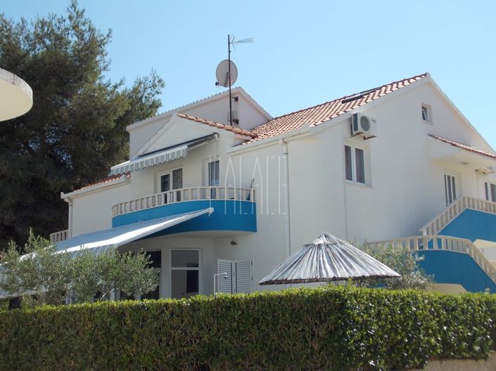 Image No.2-8 Bed House for sale