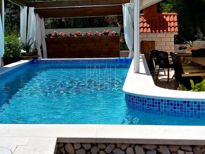 Image No.20-8 Bed House for sale