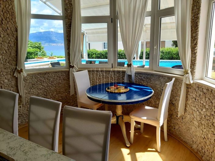 Image No.3-8 Bed House for sale
