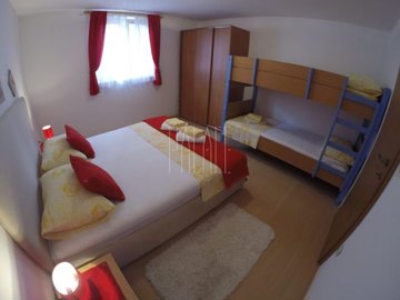 snizeno-prekrasna-kuca-20m-od-mora-slatine_9
