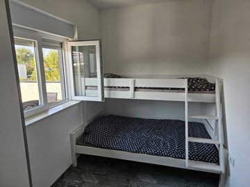 moderna-kuca-s-bazenom-u-mirnom-predjelu-splita-160m2_11