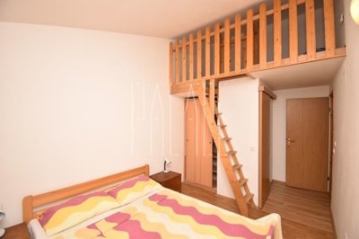 stan-na-katu-kuce-s-pogledom-na-more-vodice-8900-m2_10