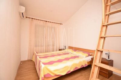 stan-na-katu-kuce-s-pogledom-na-more-vodice-8900-m2_11