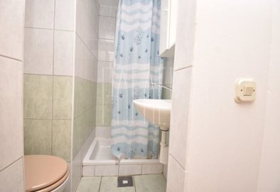 stan-na-katu-kuce-s-pogledom-na-more-vodice-8900-m2_15
