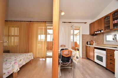 stan-na-katu-kuce-s-pogledom-na-more-vodice-8900-m2_4