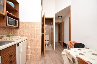 stan-na-katu-kuce-s-pogledom-na-more-vodice-8900-m2_6