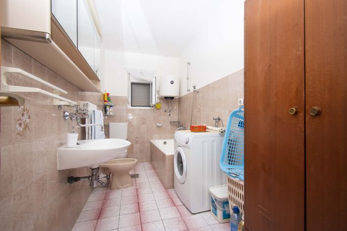 Image No.10-11 Bed House for sale