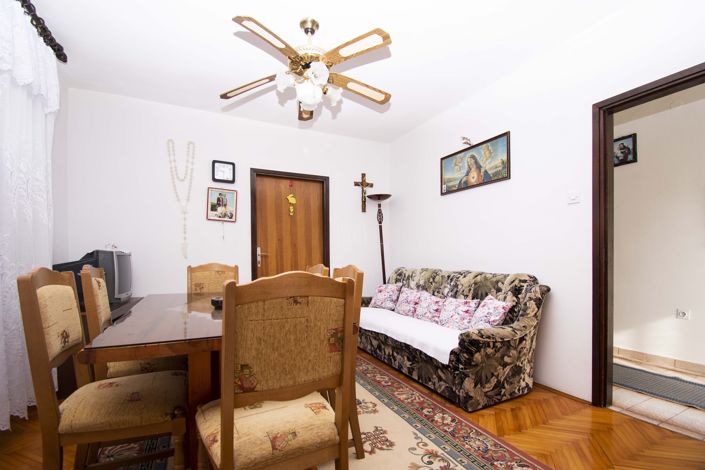 Image No.12-11 Bed House for sale