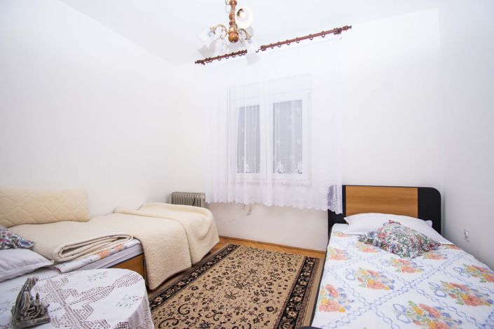 Image No.13-11 Bed House for sale