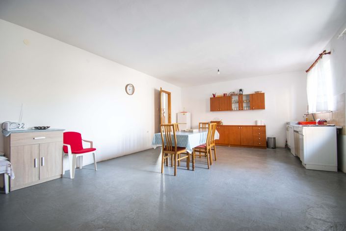 Image No.2-11 Bed House for sale