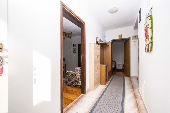 Image No.9-11 Bed House for sale