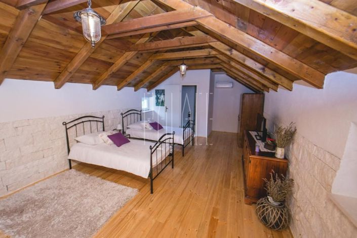 Image No.12-6 Bed House for sale