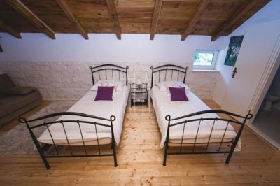apartmanska-kuca-na-prekrasnom-imanju-sa-bazenom-bogdanovici_14