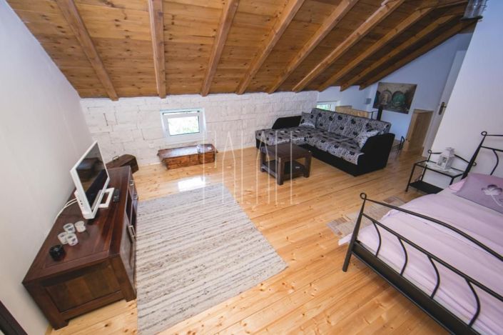Image No.15-6 Bed House for sale