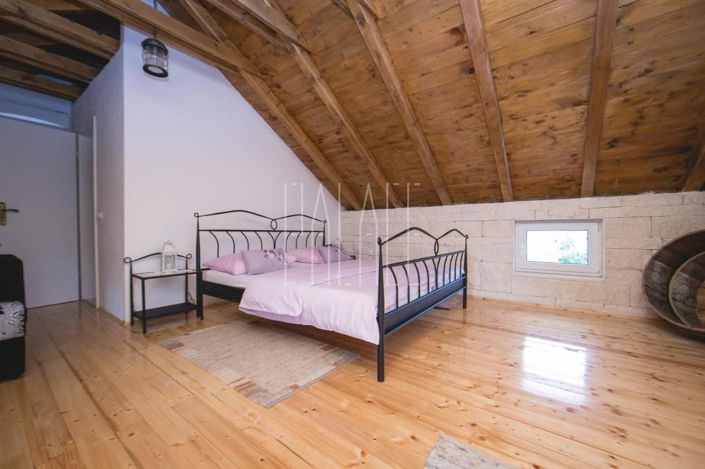 Image No.17-6 Bed House for sale