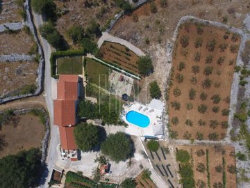 apartmanska-kuca-na-prekrasnom-imanju-sa-bazenom-bogdanovici_4