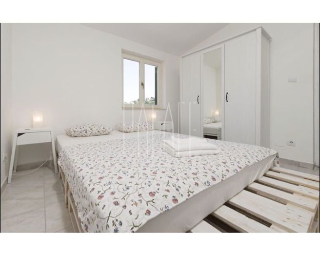 Image No.17-6 Bed House for sale