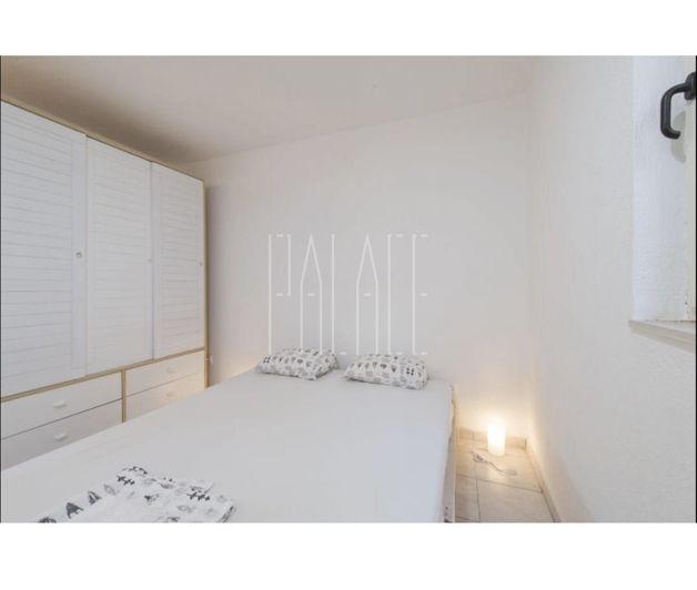 Image No.18-6 Bed House for sale