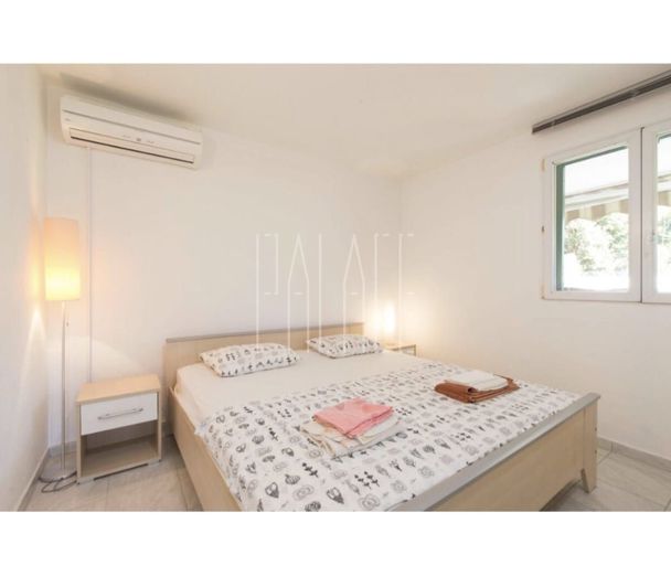 Image No.3-6 Bed House for sale