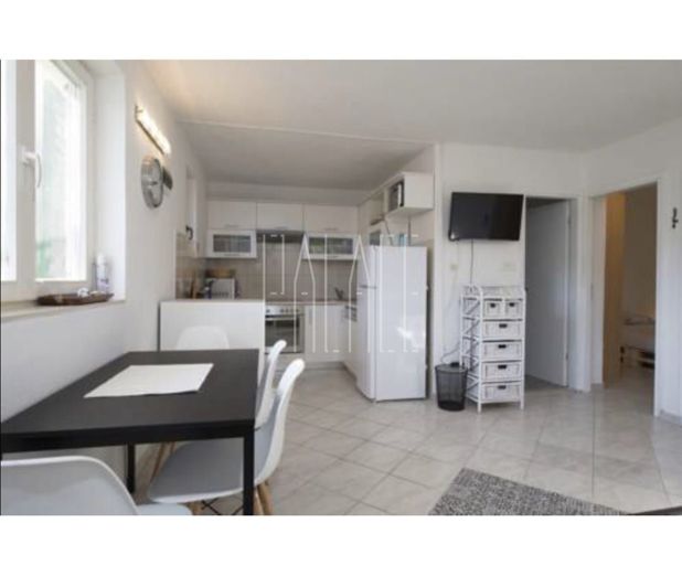 Image No.8-6 Bed House for sale