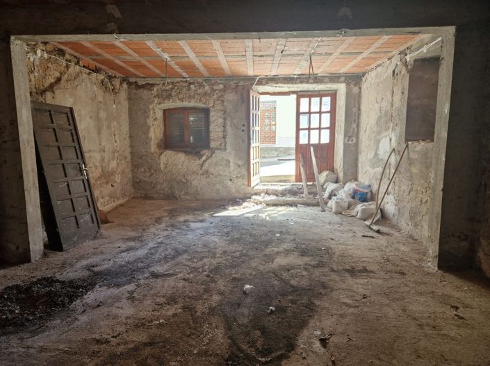 Image No.2-3 Bed Commercial for sale
