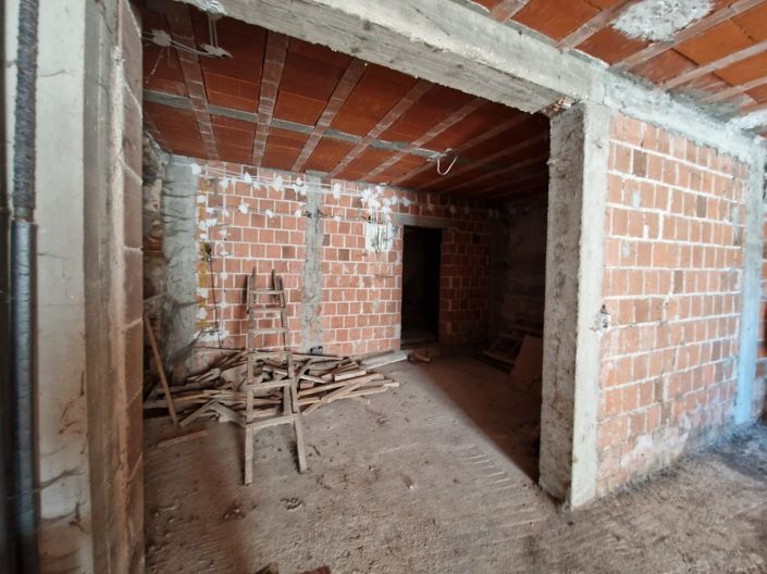 Image No.3-3 Bed Commercial for sale