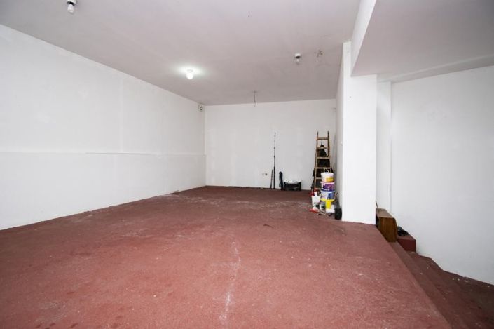 Image No.3-3 Bed Commercial for sale