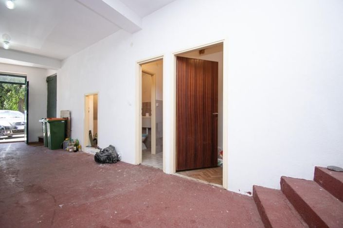 Image No.4-3 Bed Commercial for sale