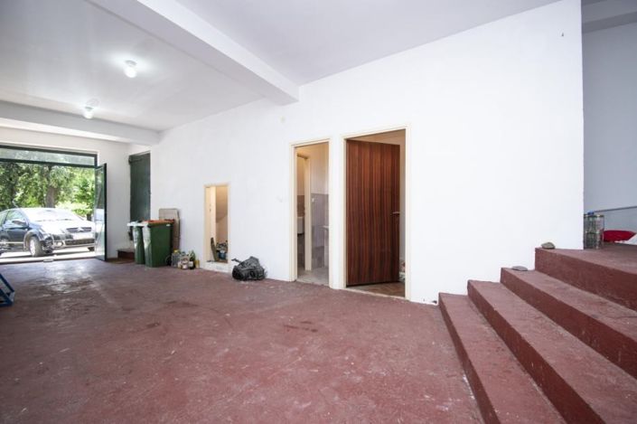 Image No.5-3 Bed Commercial for sale