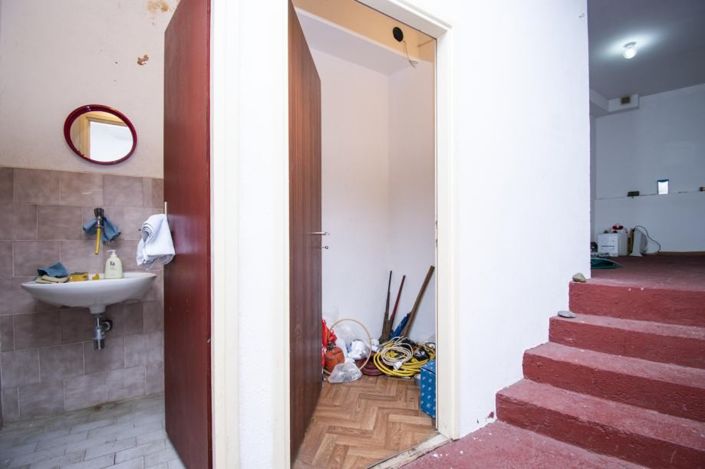 Image No.7-3 Bed Commercial for sale