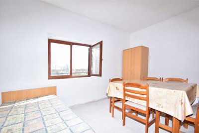 perspektivna-kuca-s-velikim-dvoristem-bribir-15000-m2_11