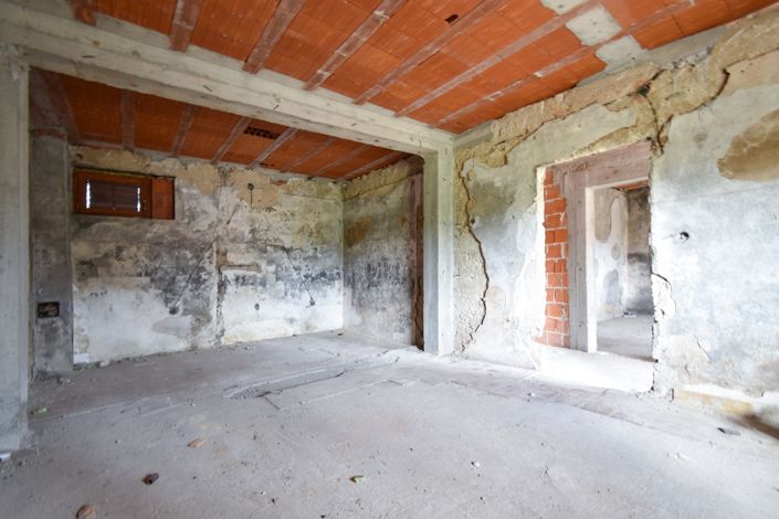 Image No.5-7 Bed House for sale