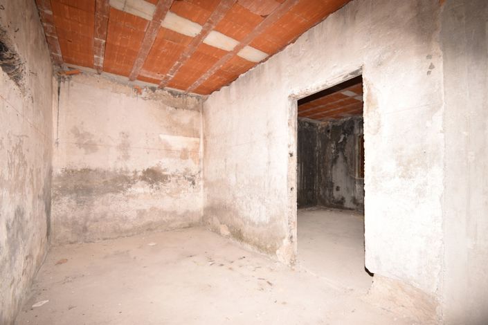 Image No.9-7 Bed House for sale