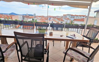 kuca-u-centru-vodica-s-5-apartmana-i-dvoristem-26300-m2_13