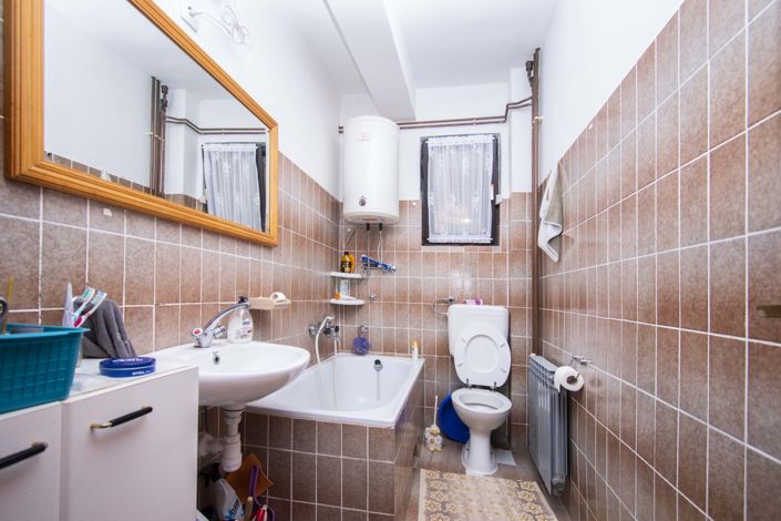 Image No.17-5 Bed Townhouse for sale