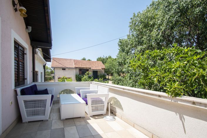 Image No.19-5 Bed Townhouse for sale