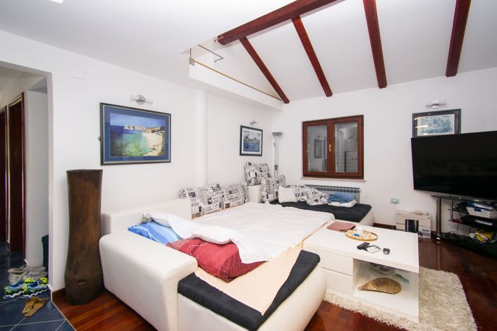 Image No.22-5 Bed Townhouse for sale