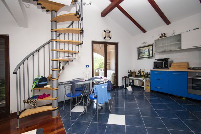 Image No.23-5 Bed Townhouse for sale
