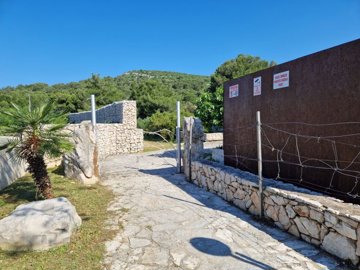 atraktivan-nocni-klub-uz-plazu-na-terenu-od-5038-m2-pirovac_9