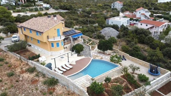 Image No.12-8 Bed Villa for sale
