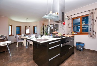 luksuzna-vila-s-bazenom-i-pogledom-na-more-brodarica-375-m2_2