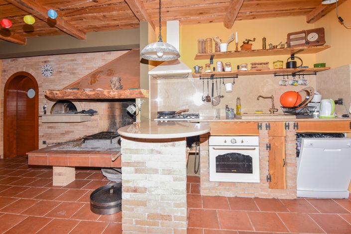 Image No.8-8 Bed Villa for sale
