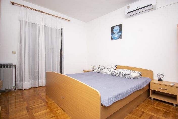 Image No.10-6 Bed House for sale