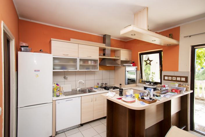 Image No.16-6 Bed House for sale