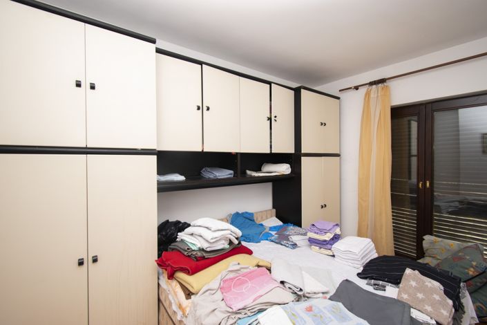 Image No.17-6 Bed House for sale