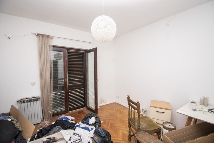 Image No.18-6 Bed House for sale