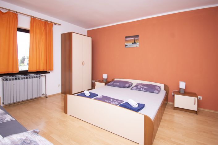 Image No.2-6 Bed House for sale